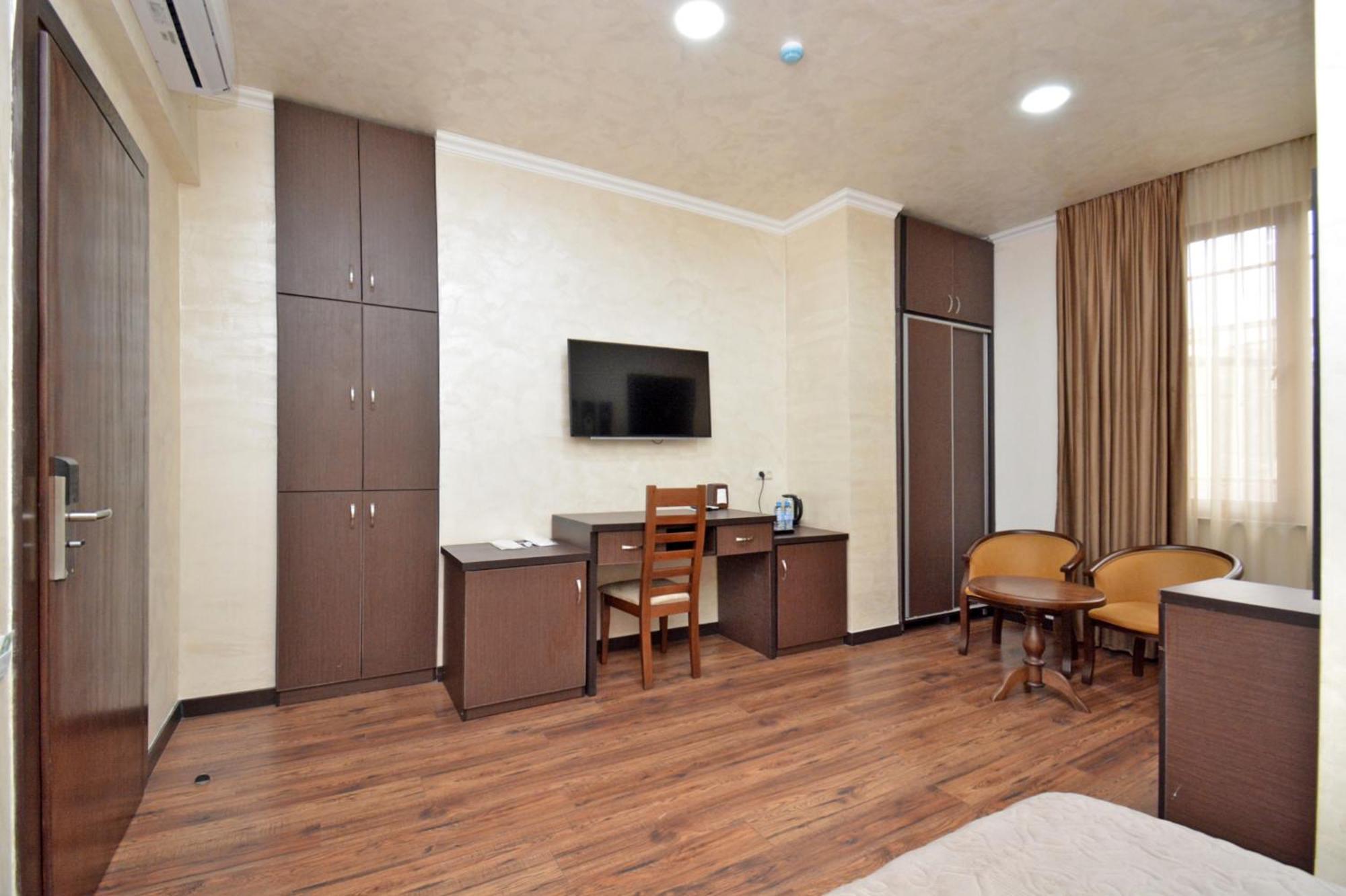 Partez Hotel Erevan Exterior foto