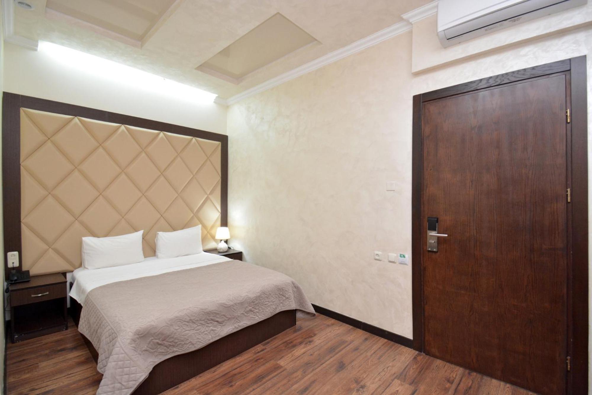 Partez Hotel Erevan Exterior foto