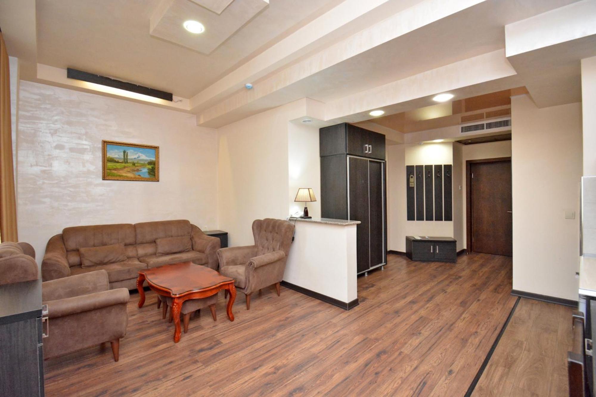 Partez Hotel Erevan Exterior foto