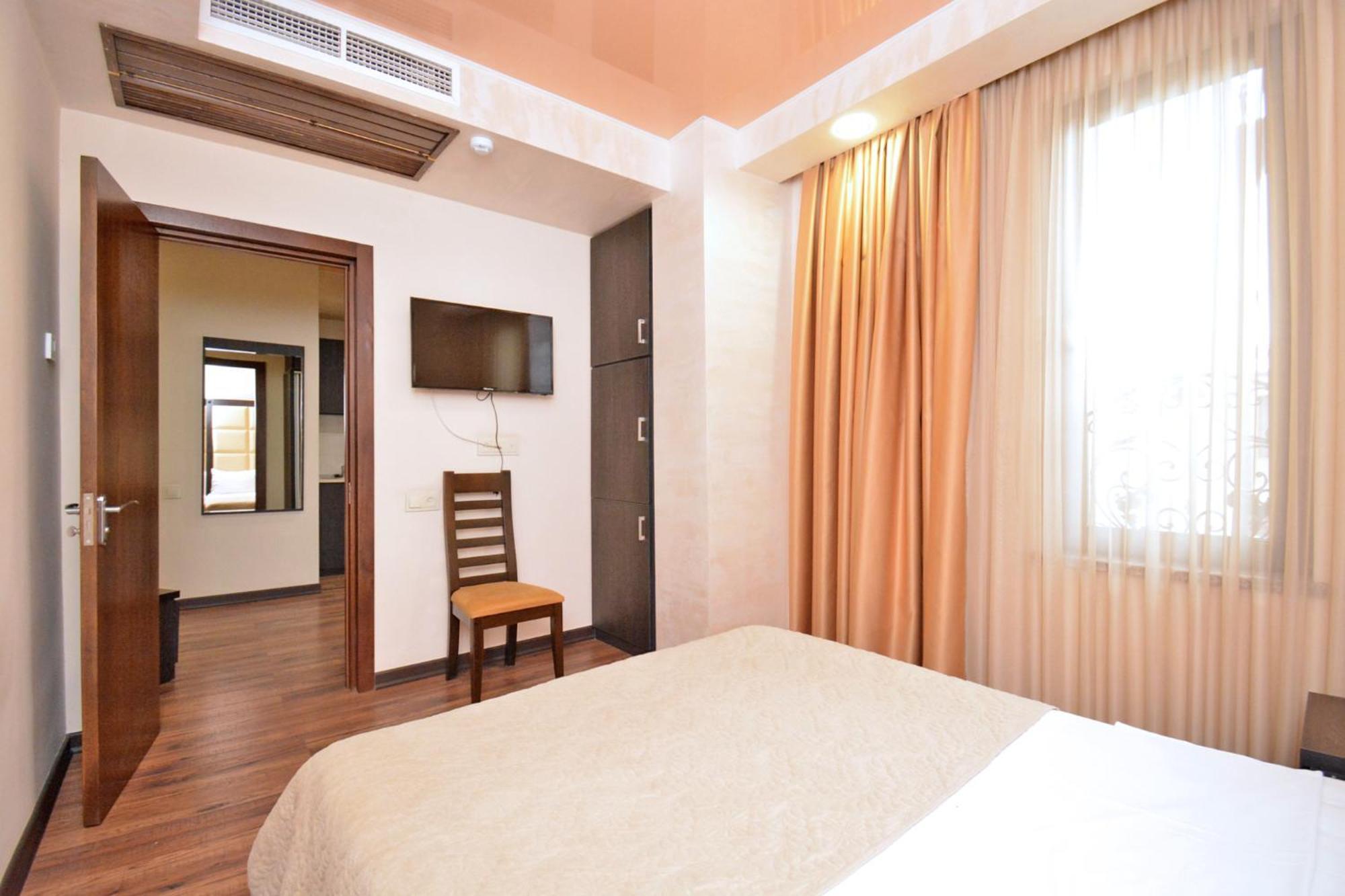Partez Hotel Erevan Exterior foto
